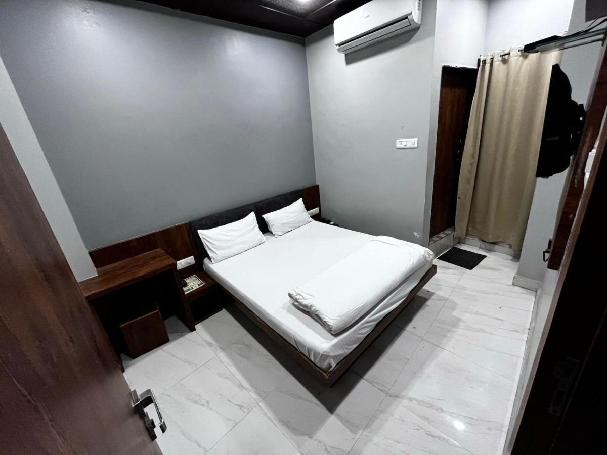 Hotel Shankar Udždžain Exteriér fotografie